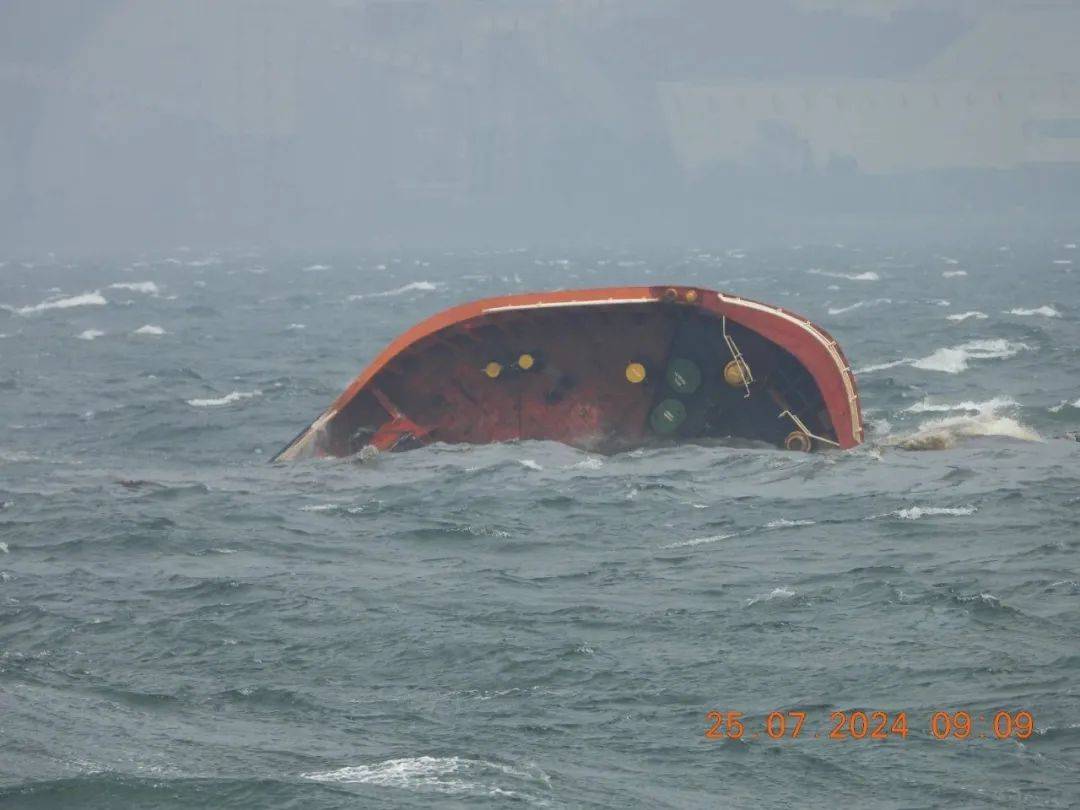 两船沉没9人失踪!多船搁浅!