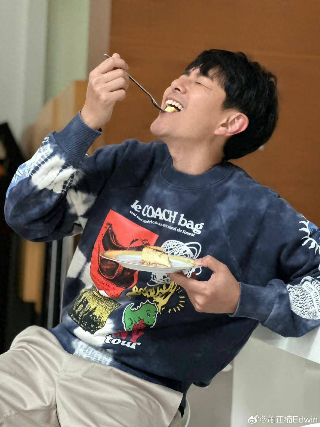 tvb小生萧正楠内地被偶遇!路人将其认错,本人高情商化解尴尬