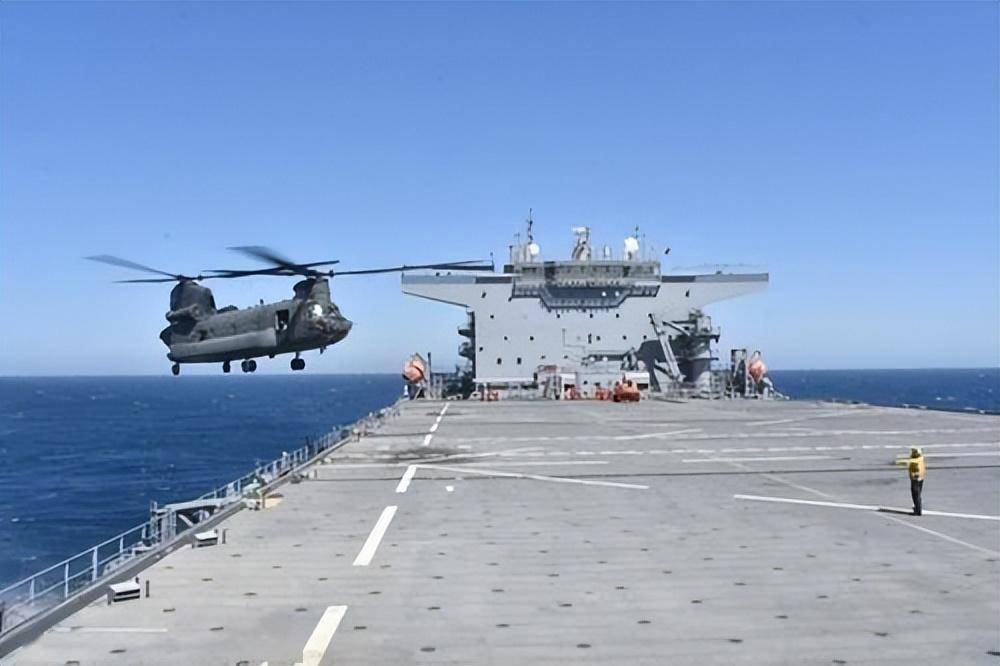 中国海军亟需远征移动基地舰?你怎么看