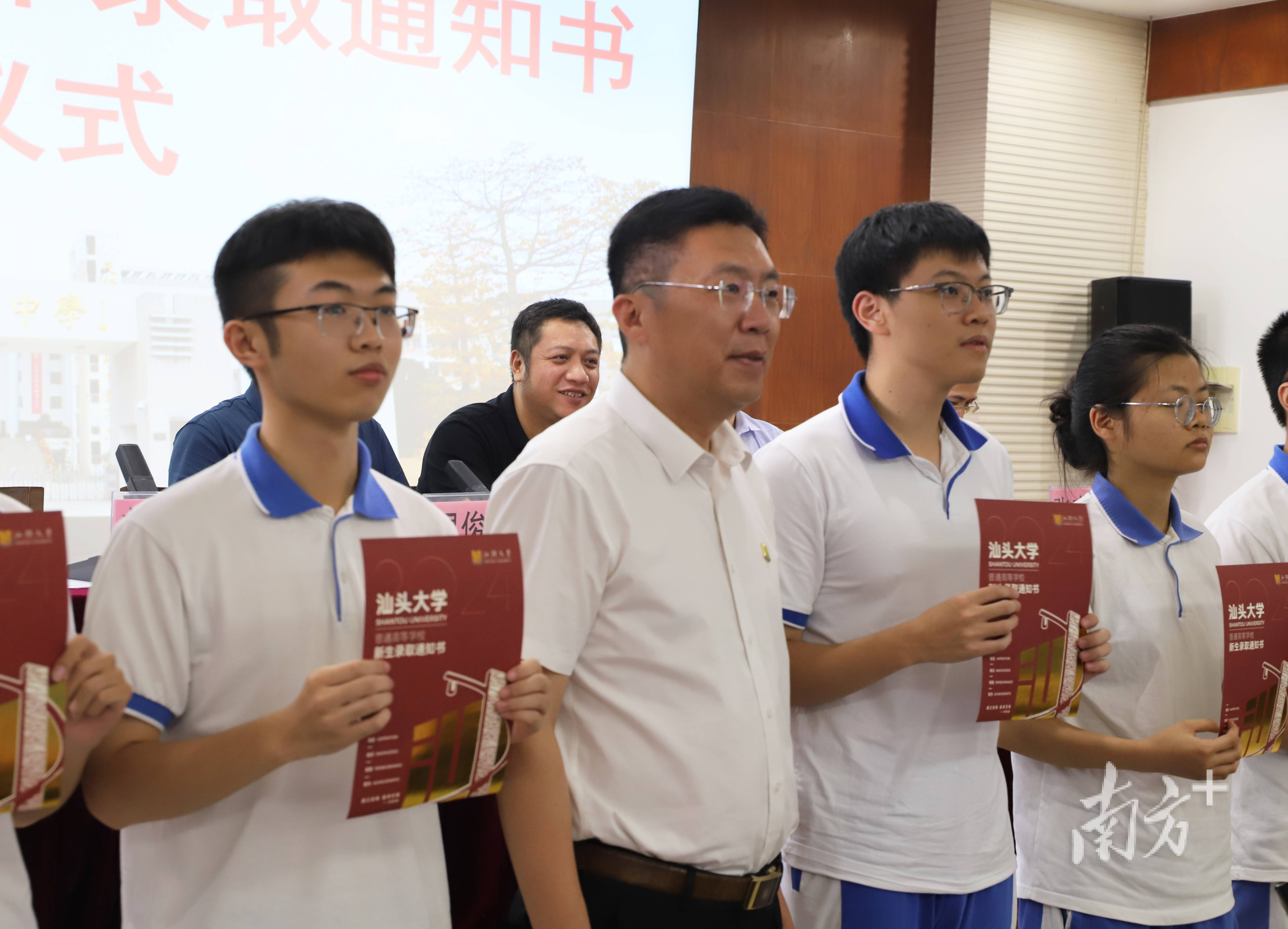 揭阳伟群华侨中学毕业证样本图 来自搜狐网