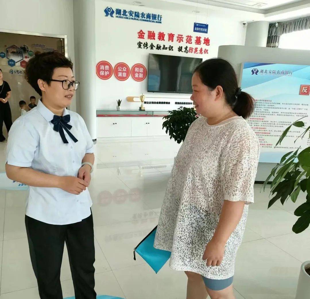 原来,这位客户是开发区支行的一位按揭贷款客户,老公在外