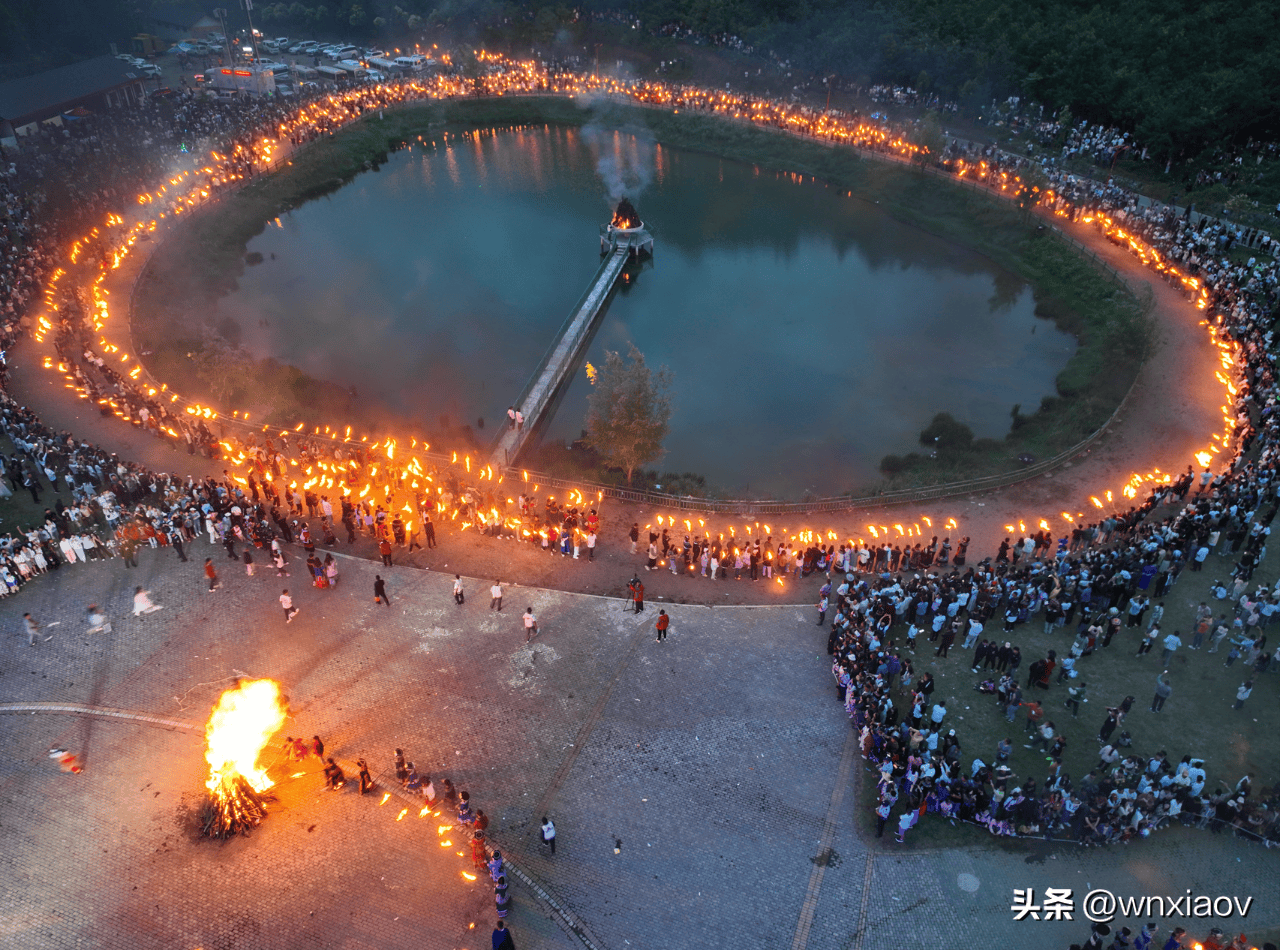 威宁火把节板底乡彝族风情寨分会场回顾