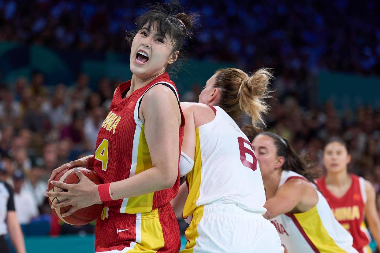 巴黎奥运会|篮球综合:中国女篮加时惜败 美国男篮大胜塞尔维亚