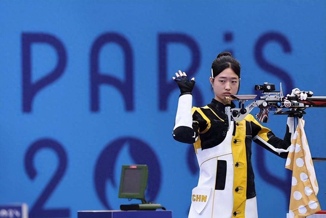 射击——女子10米气步枪:中国选手黄雨婷摘银