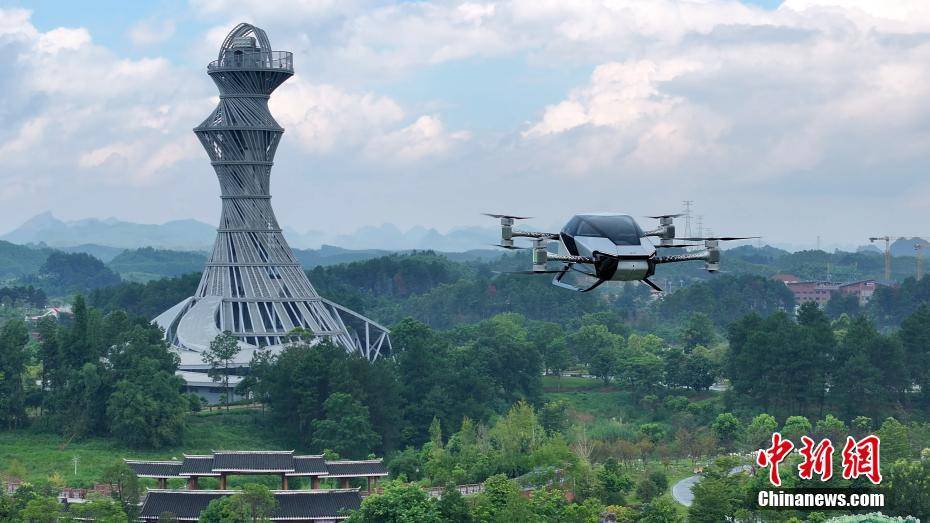 飞行汽车在广西河池成功试飞
