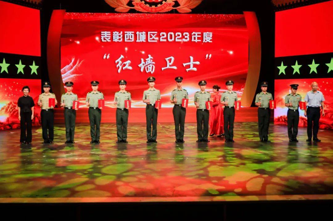 中央军委办公厅少将副主任石大庆,全国双拥工作领导小组成员兼办公室