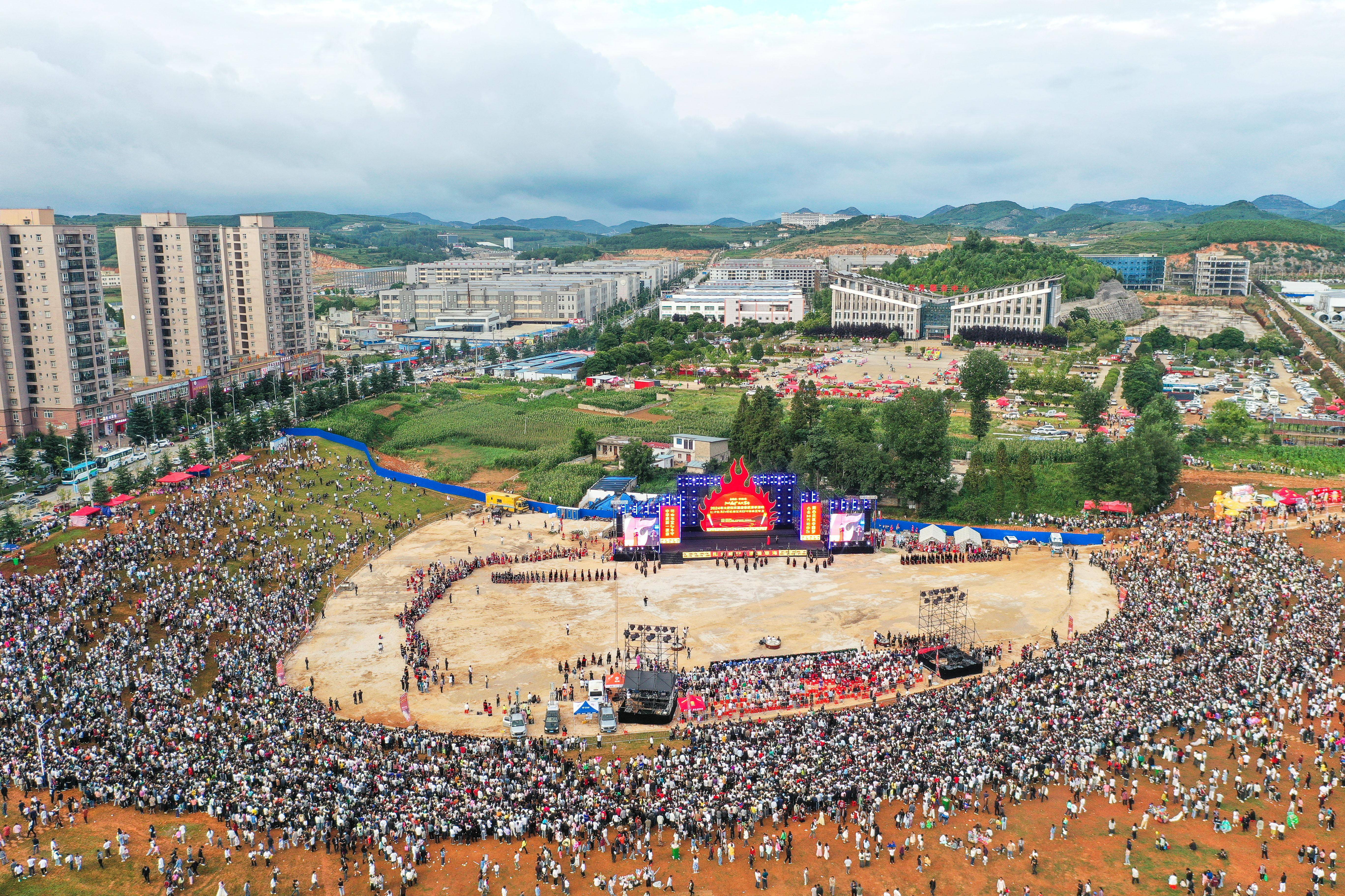 贵州威宁:欢庆彝族火把节