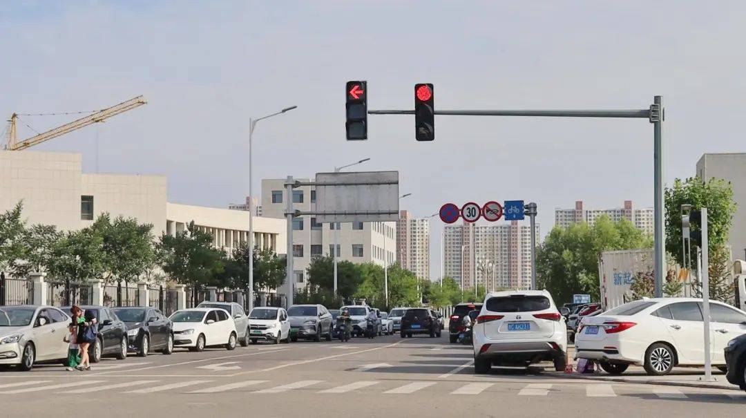 过马路不再"心慌慌"!金昌这个小学路口的交通信号灯已"上岗"