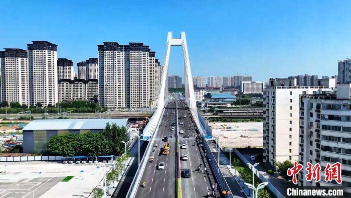 中国单体最大转体吨位双索面预应力混凝土斜拉桥建成通车