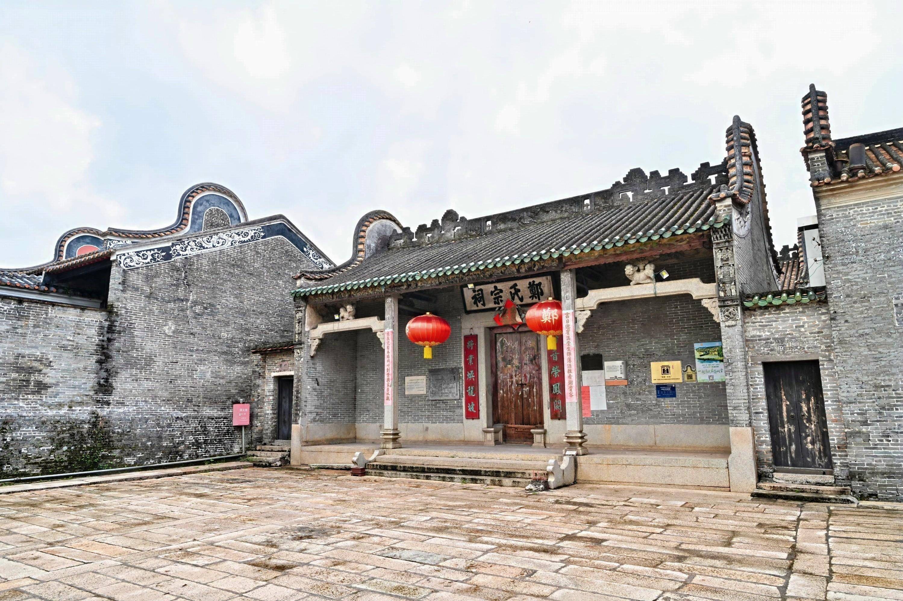 ""古村落应该找到新出路,通过引进艺术家工作室,咖啡作坊等多元文化