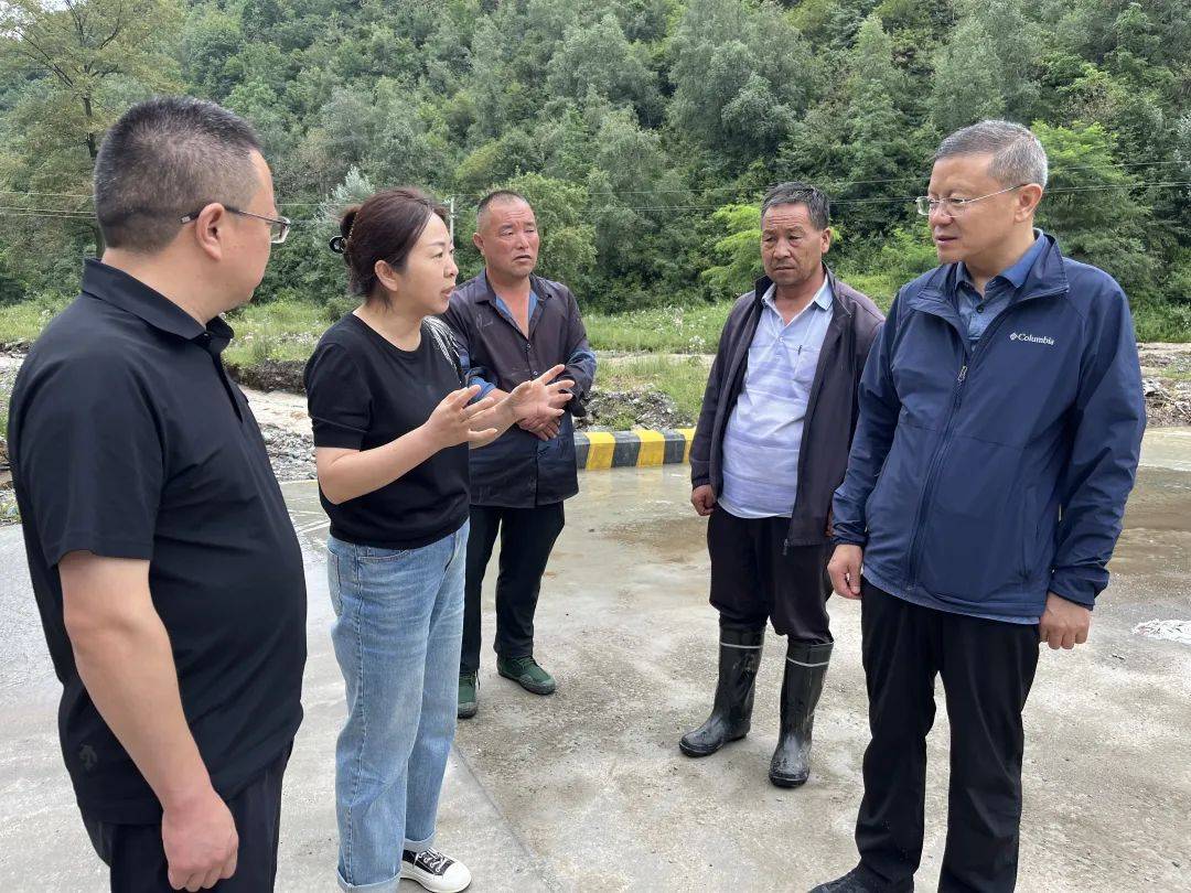 刘景原指导固城镇开展防汛抢险工作_道路_群众_礼县