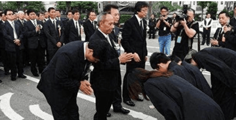 20世纪,越南黑帮在海外欺负中国人,大圈帮得知后,暴打越南黑帮_唐人街_难民_生活