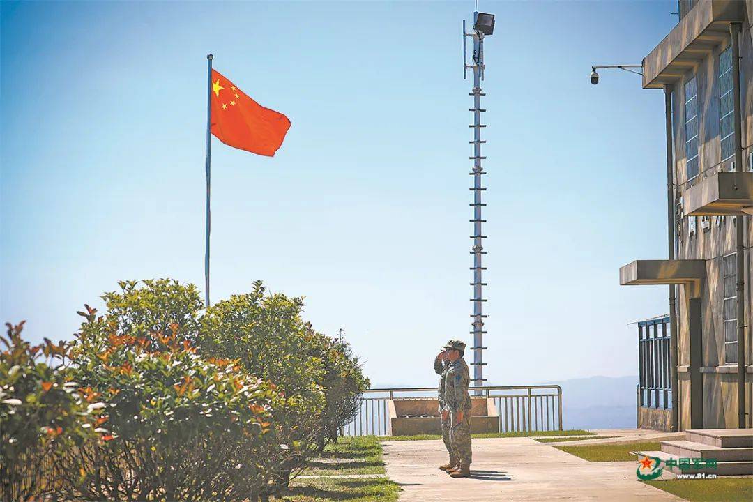 三伏探哨丨探访东部战区空军航空兵某旅对空台_屈满龙_新兵_石头