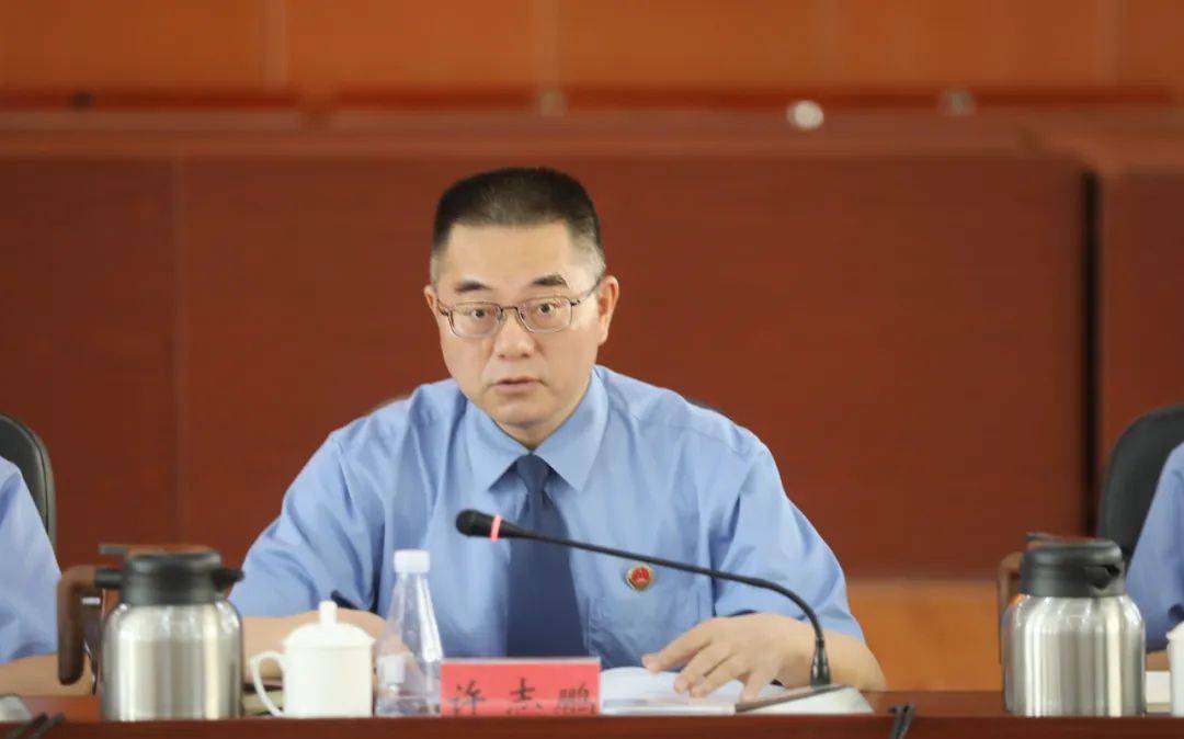 书记,分管日常工作的副检察长施忠华主持会议并在结业式上作总结讲话
