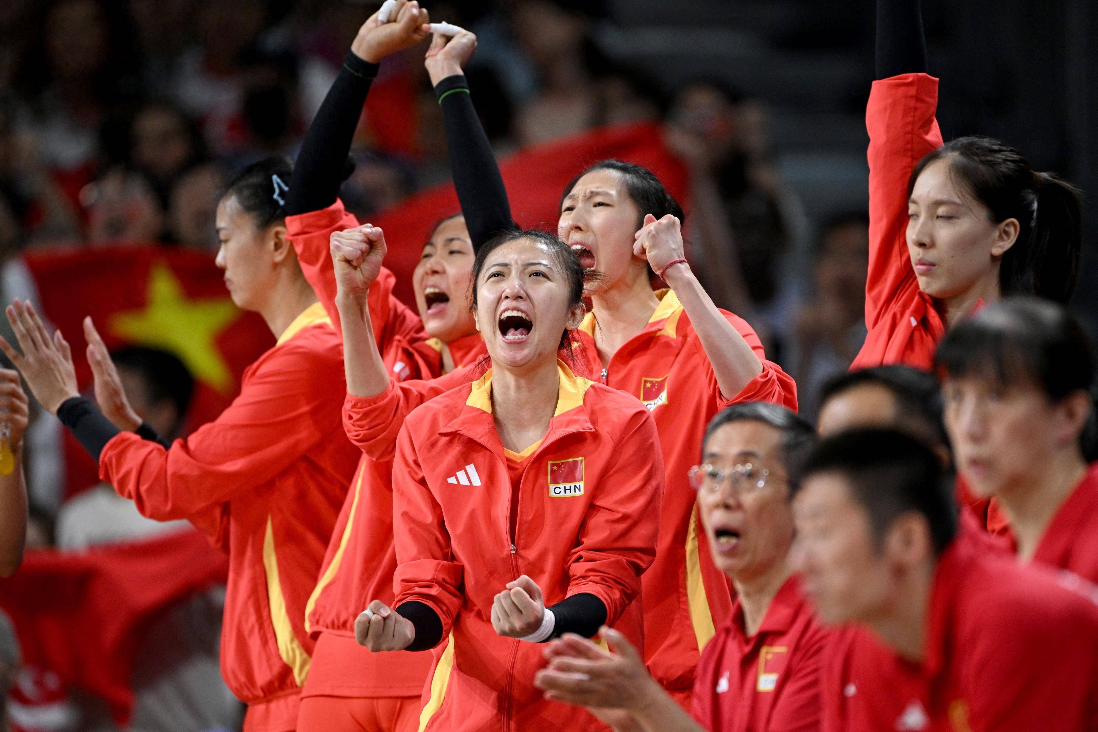 中国女排将大比分扳成2-2平 双方进入决胜局决战!