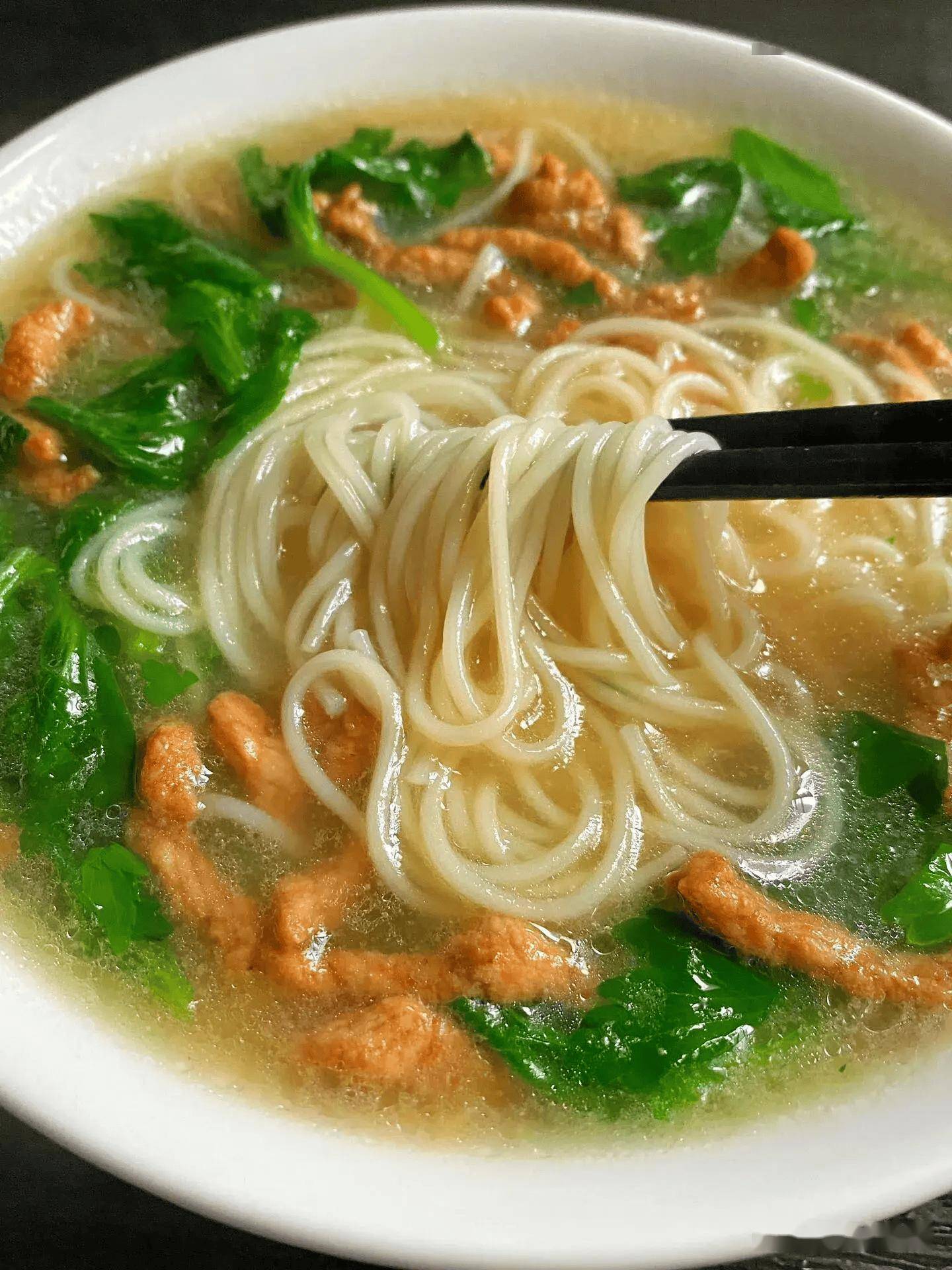 立秋干燥,强烈建议中老年:早餐多吃这5种,元气满满一整天