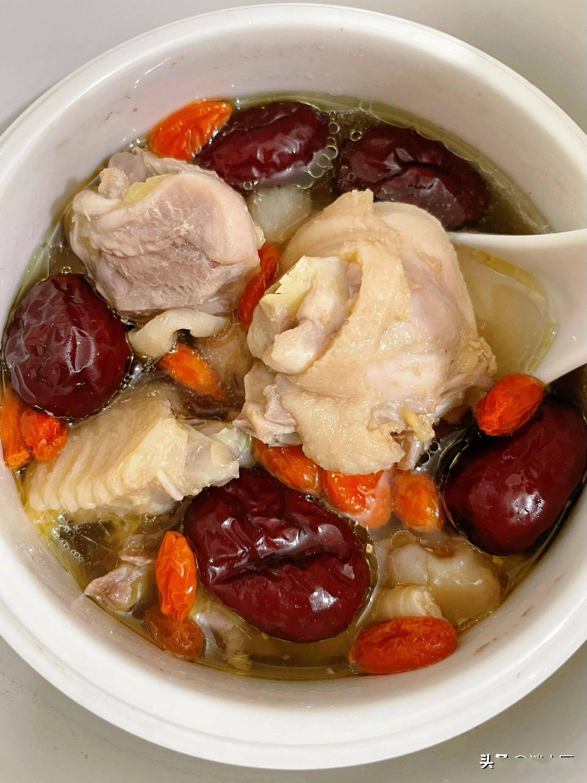 黄芪红枣鸡汤4.紫菜虾滑蛋汤3.肉沫焖腐竹2.莲花蒸蛋1.