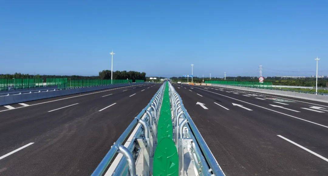 作为普通国道网47条"北南纵线"之一,g230北起吉林通化,南达武汉.