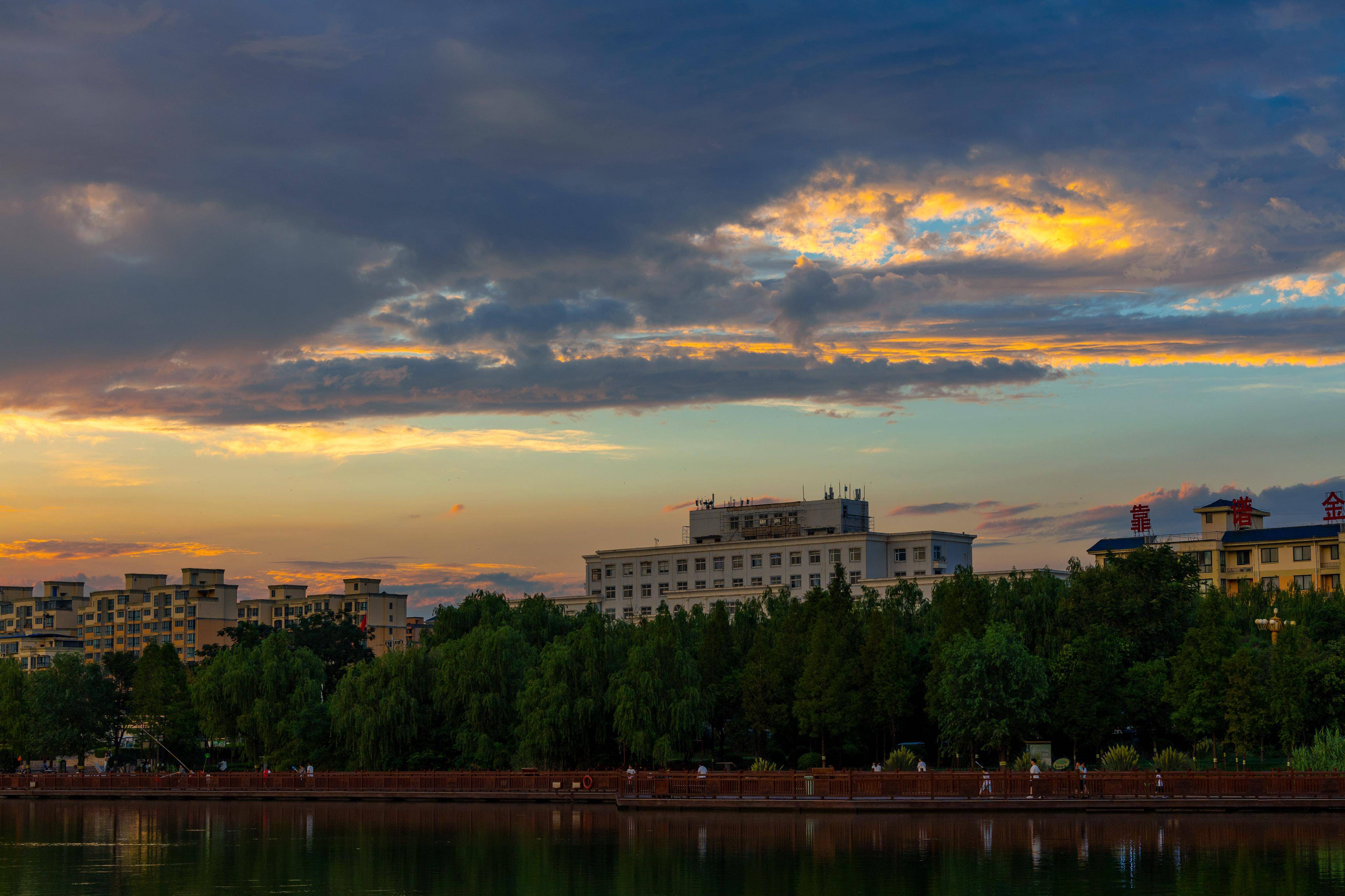 晚霞和夕阳的区别图片