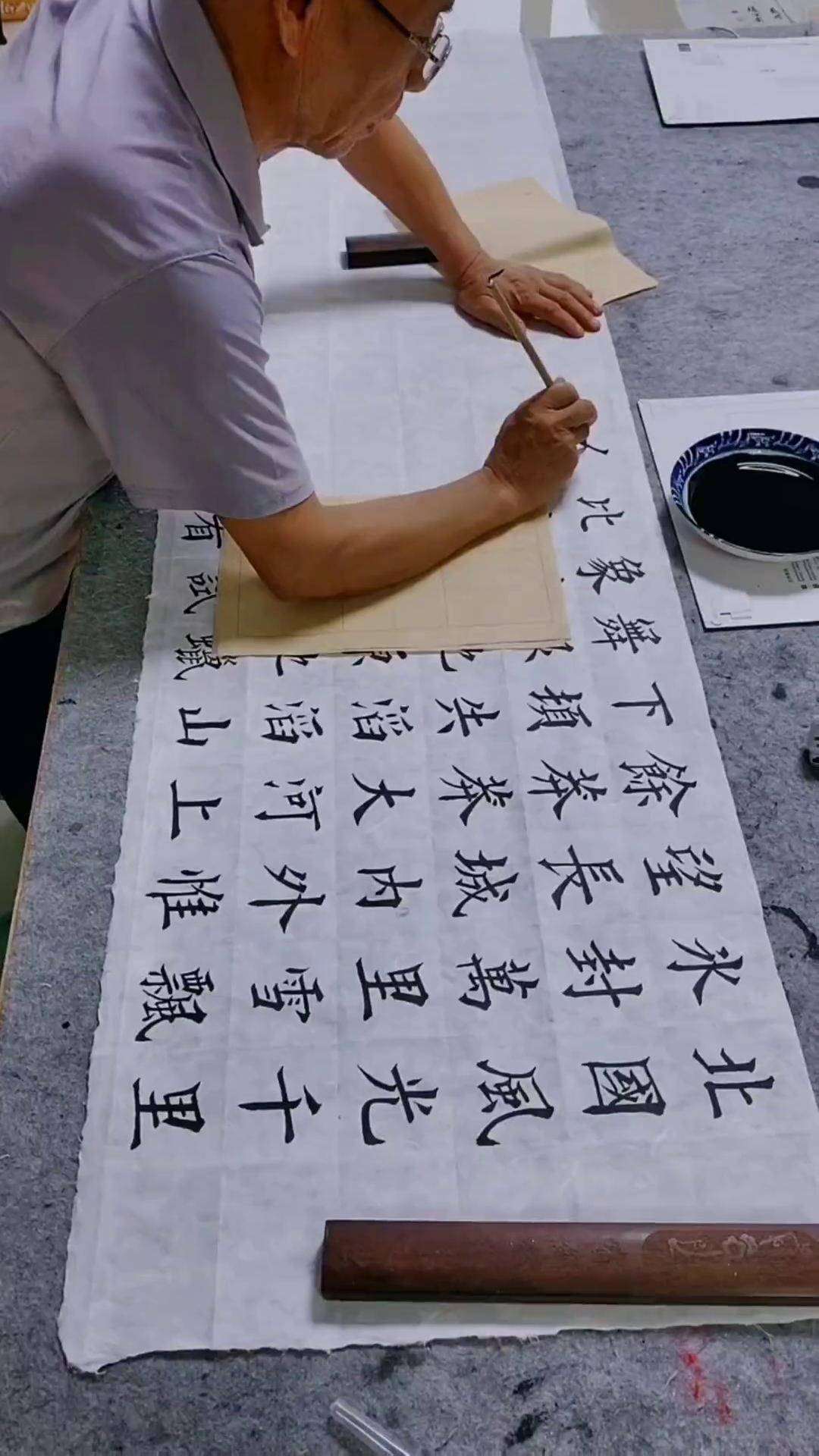 写字是一种生活,一撇一捺写个人,一生一世学做人