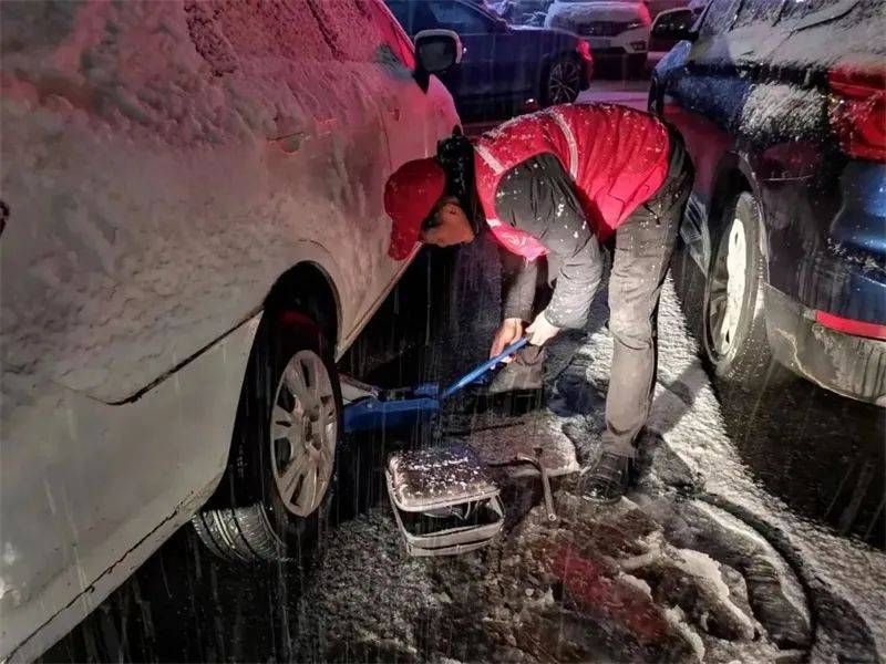 还有温情除了提供车辆应急救助服务"路途卫士"救援还提供送餐送水