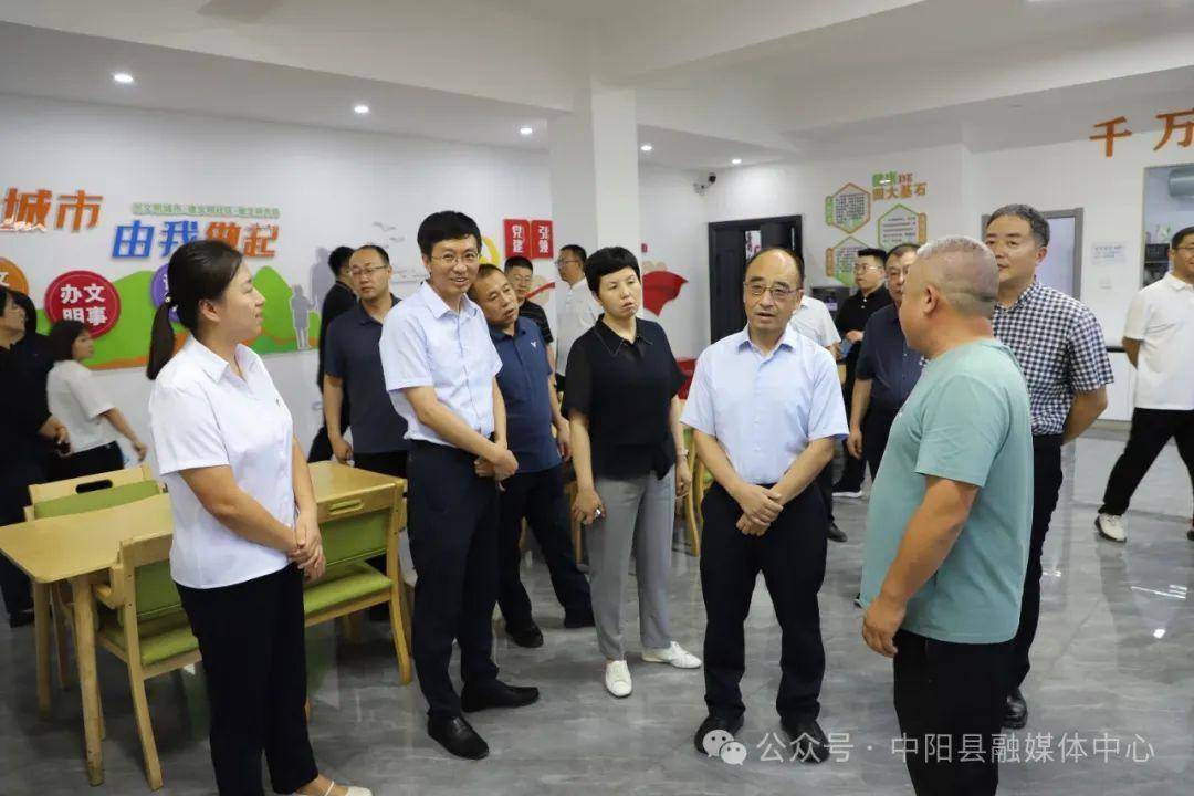 吕梁市政府副市长任磊,市民政局局长杨丽一同调研.