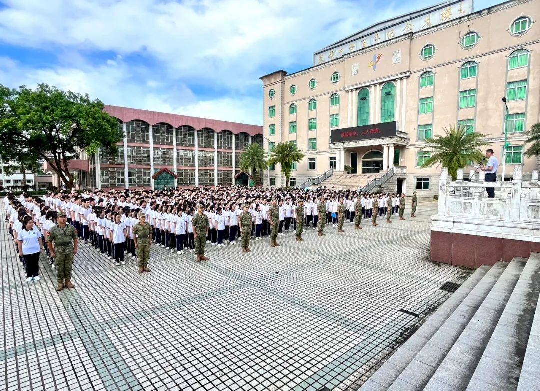 中学军训图片