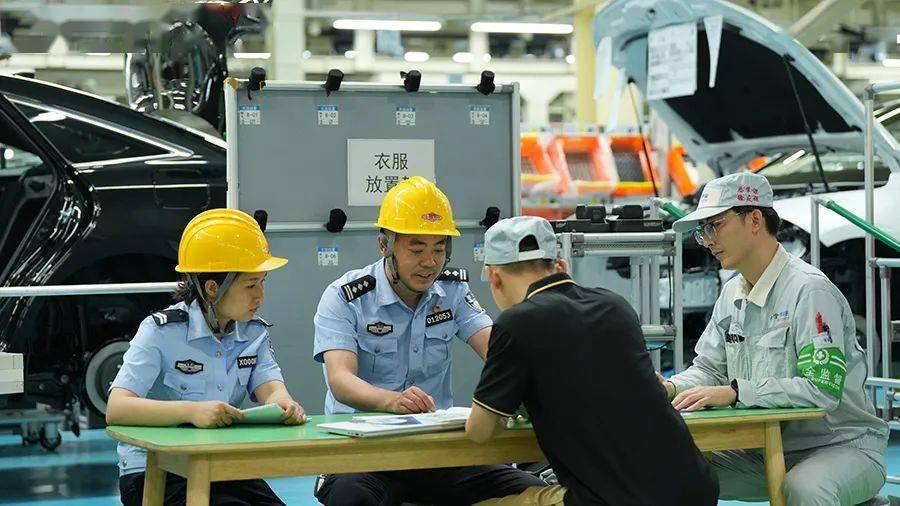 专访四川省副省长,公安厅厅长叶寒冰:强化"深耕善治" 奋力推进公安