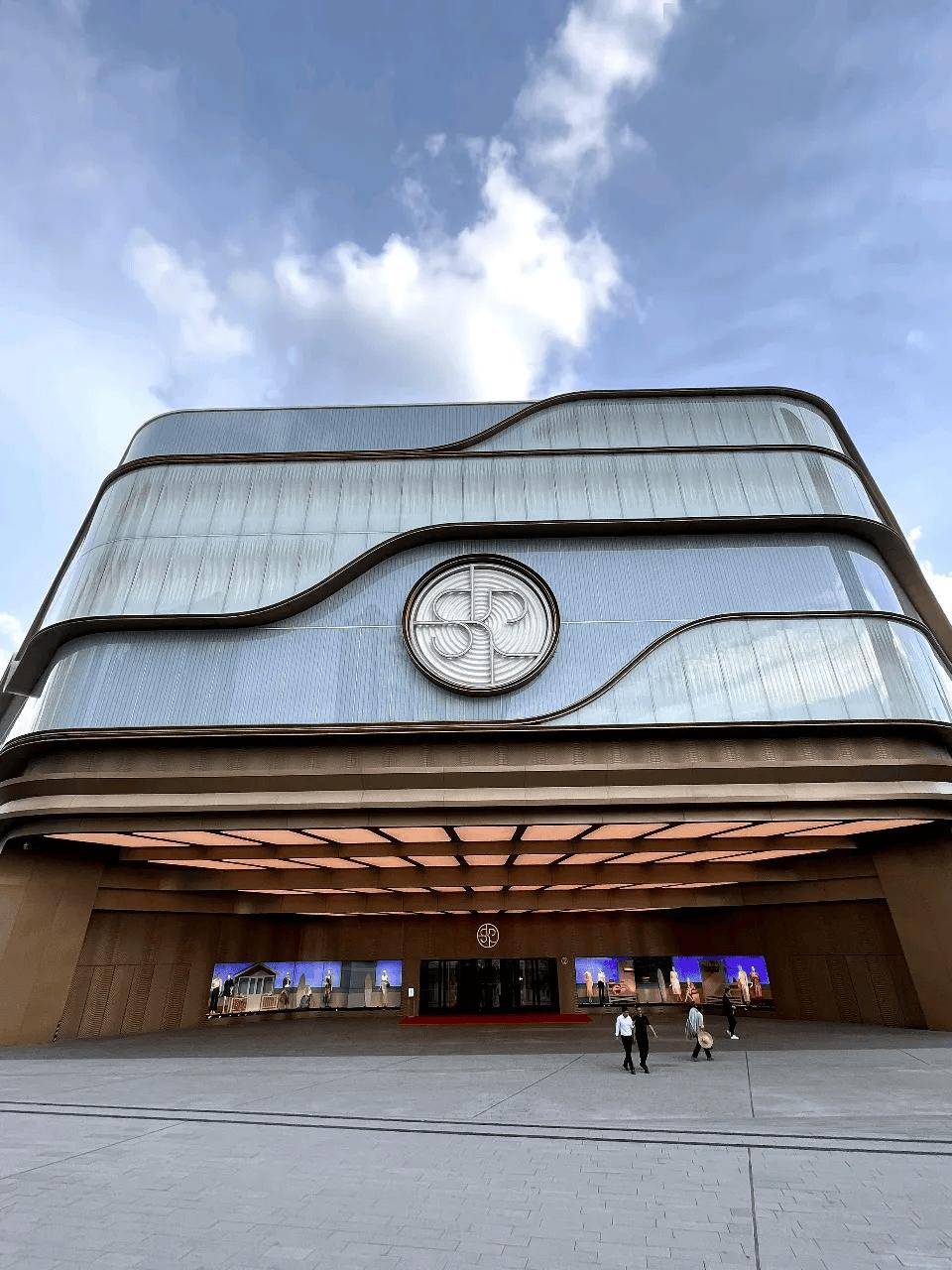 武汉最贵的商业开业了，武汉skp，建筑颜值还很不错!_品牌_的设计_街区