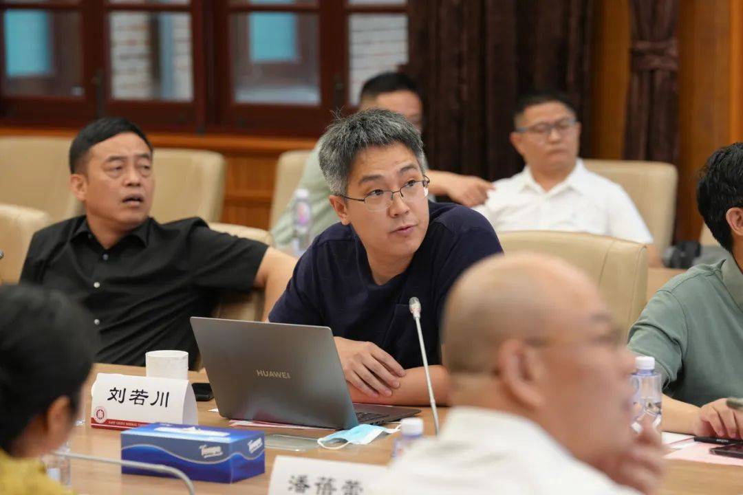 中国数学会中学数学竞赛委员会主任刘若川教授以"北京大学数学拔尖