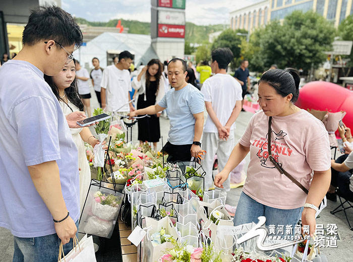 【网络中国节·七夕】爱在七夕 吕梁市区浪漫满溢