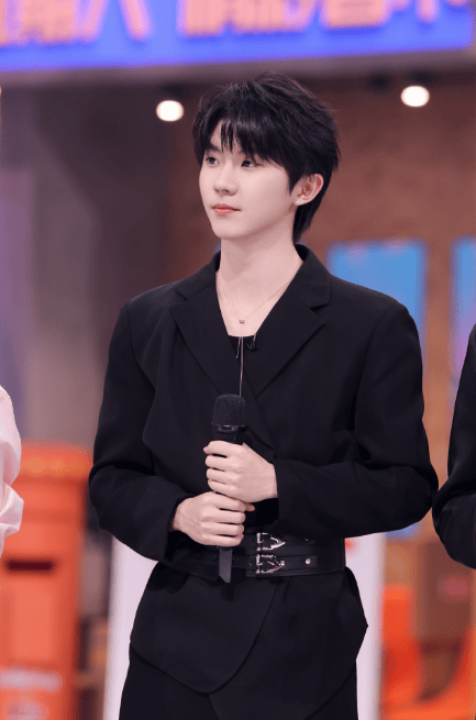 经过几轮激烈的比拼,杨迪,于洋,张真源,许君聪,宋亚轩,严浩翔,丁程鑫