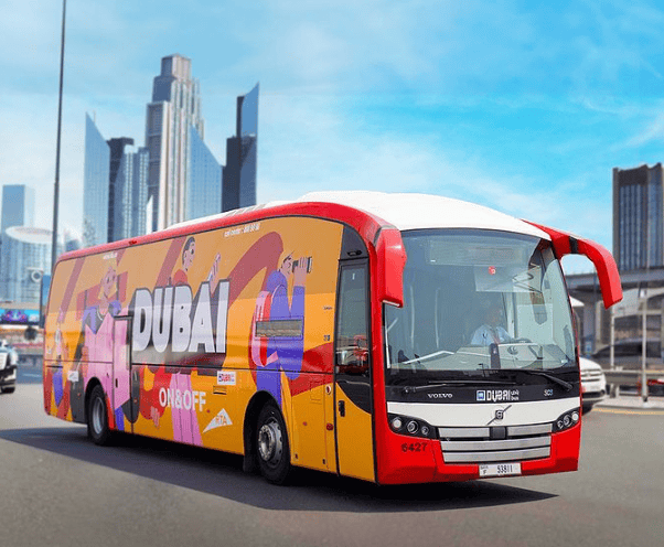 仅需35迪拉姆,这辆巴士就能带您"畅游"迪拜八大景点!