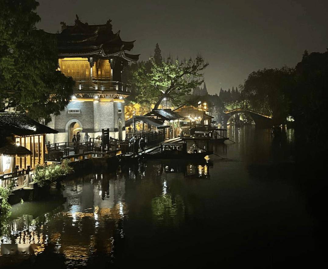 客房倚窗赏夜景!￥799/2晚豪华套房品云端下午茶!躺进乌镇柔情中!