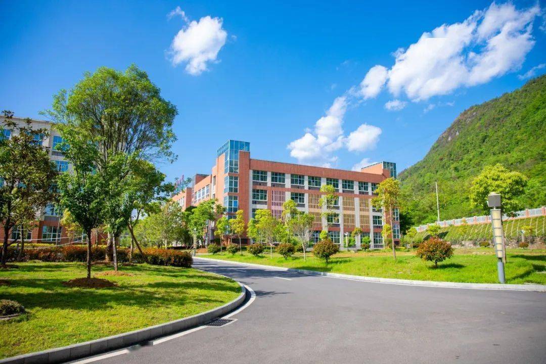 秀山县凤起初级中学2024级新生入学须知