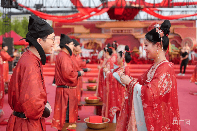 当七夕节遇上集体婚礼 看肥西人的“文明浪漫”