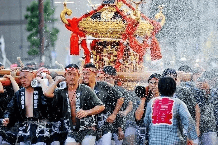 日本的盂兰盆节是个什么节日？