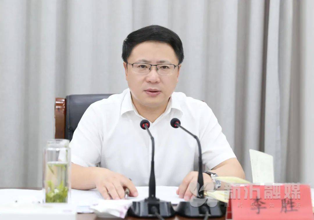 在听取相关情况汇报后,李胜指出,支持"两重"建设,开展"两新"工作是党
