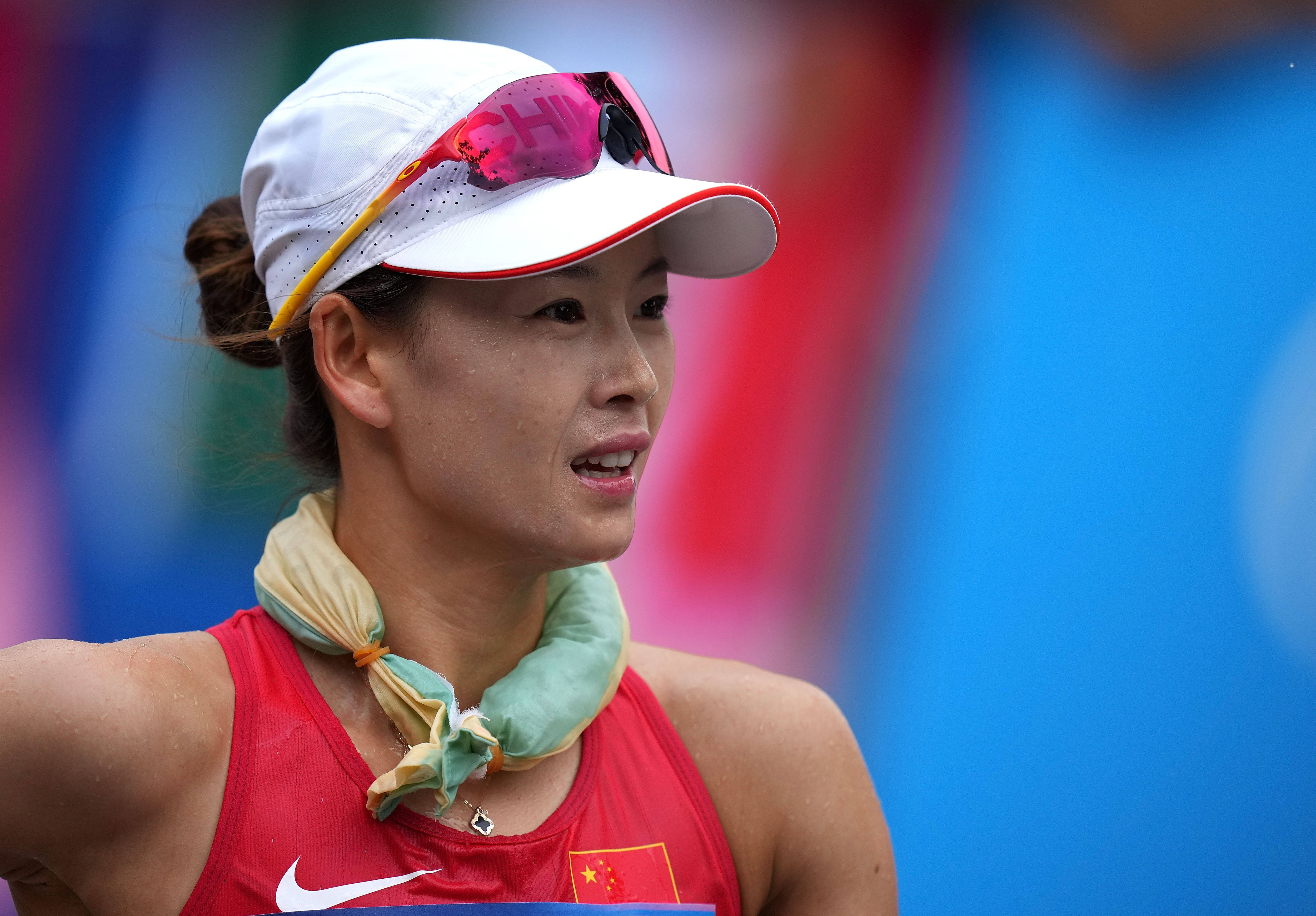 田径项目开赛首日,女子20公里竞走决赛,中国选手杨家玉第一个冲线,为