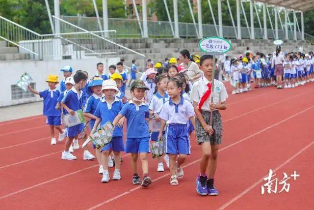 深圳家长建议:取消!教育局回应_礼服_校服_运动服