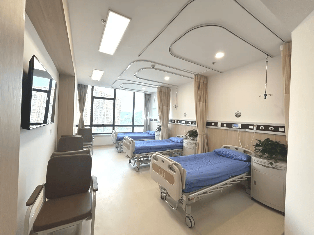 介入医学中心等功能区域也全面投用,其中麻醉手术中心拥有四川省先进