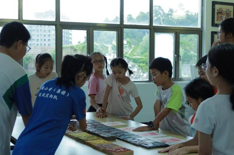 江西晨报:2024香港免费资料六会宝典-一周复盘 | 歌华有线本周累计下跌3.65%，文化传媒板块下跌3.05%