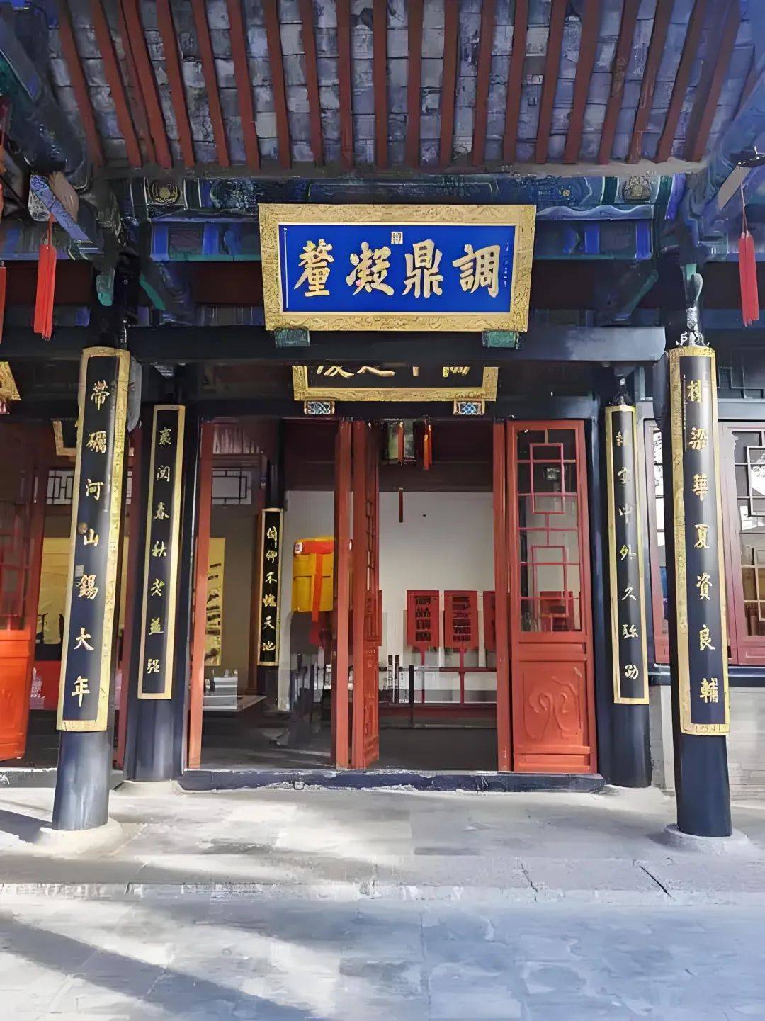 在河北保定的繁华街头有一座静静矗立的古老建筑