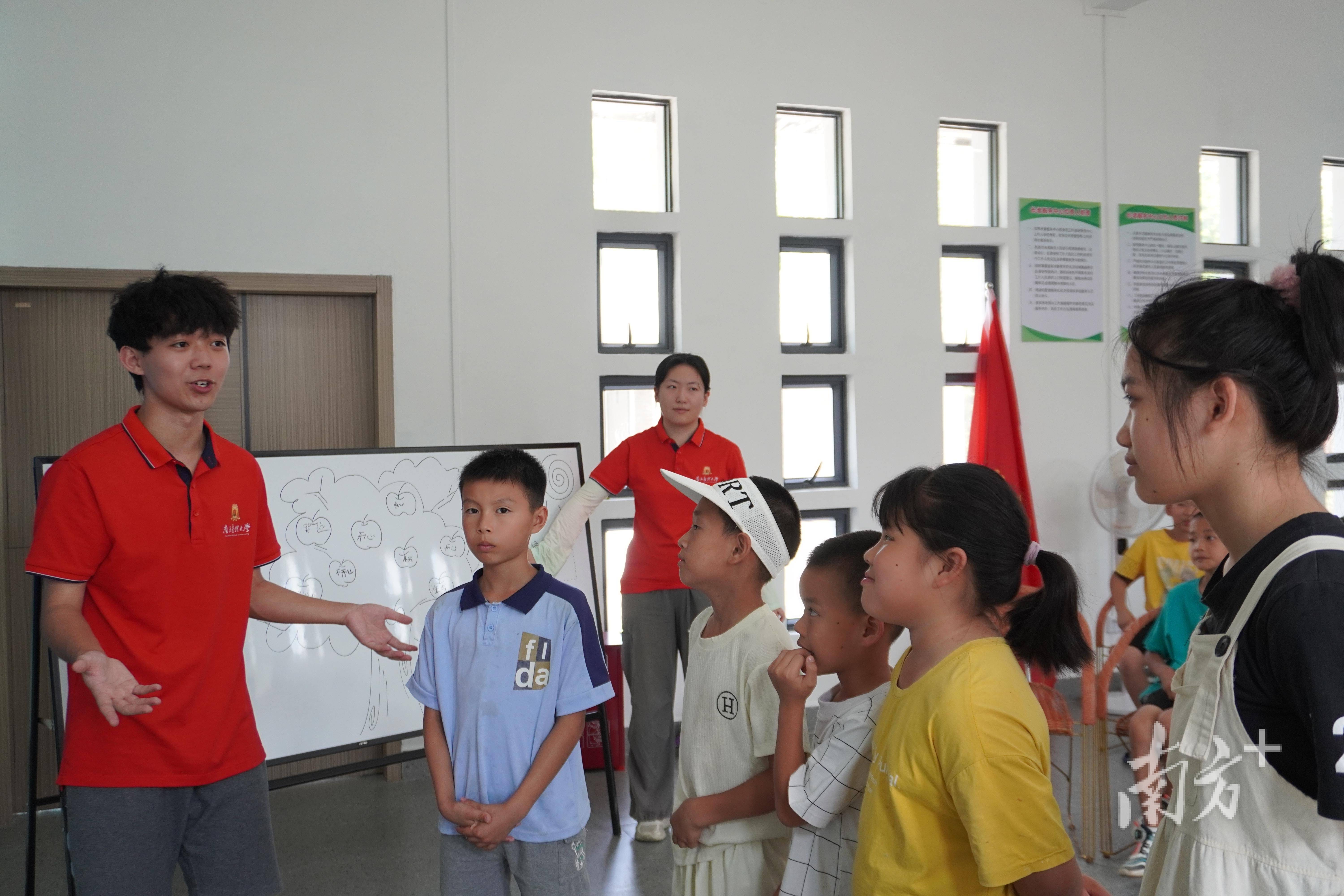 南方医科大学基础医学院"青春无忧"突击队团队赴梅州市五华县华城镇