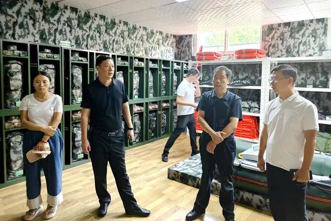 滕州市应急局领导来张汪镇督导基层应急物资储备站