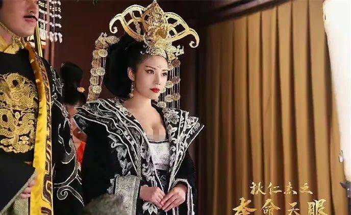 徐冬冬秀36e丰满身材,引网友热议:这胸是认真的吗?