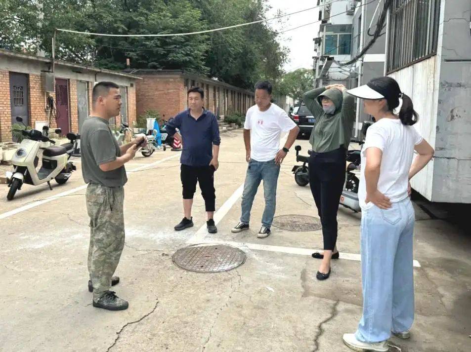 【为民办实事】东营房社区抢修管道保供水 及时解忧暖民心(图1)