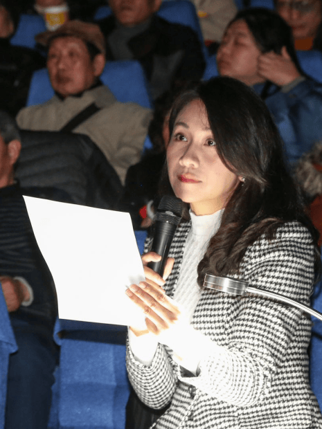 主持风格大气,亲和,清新,流畅,深受观众好评.