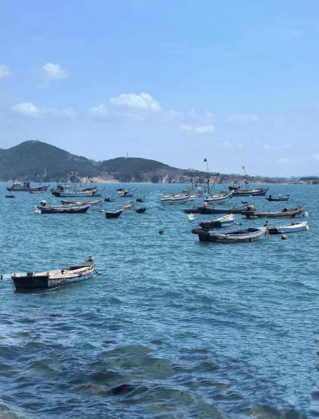 夏季均温22℃,比青岛的海更蓝,物价低可避暑,游客:太舒服了