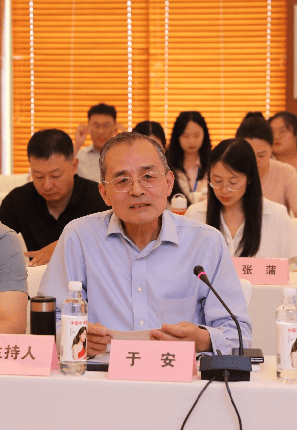 会副主任关保英全国人大常委会法工委行政法室副主任刘海涛上海市人民